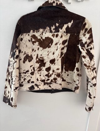 Cazadora de piel con estampado