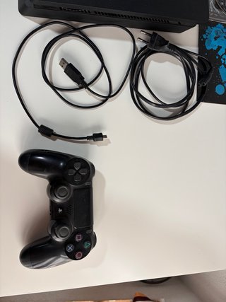 PS4 Slim Negra + 3 Juegos + Mando