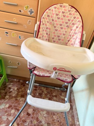 Trona de bebé con estampado de mariposas