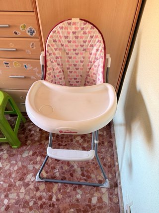 Trona de bebé con estampado de mariposas