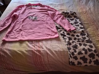 Pijama mujer rosa con estampado de vaca