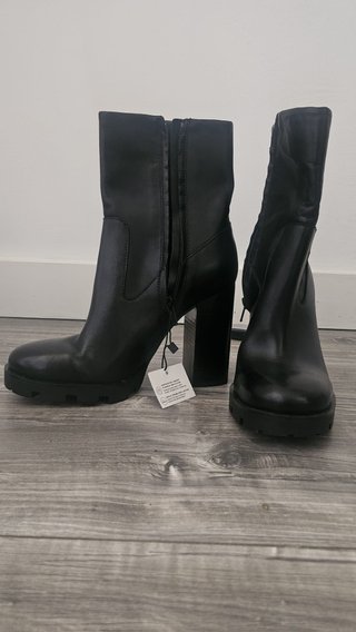 Botín Tacón Alto Piel Zara Negro