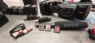 Videocámara Profesional Sony 4K FDR-AX1E