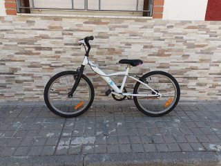 Bicicleta infantil Btwin blanca