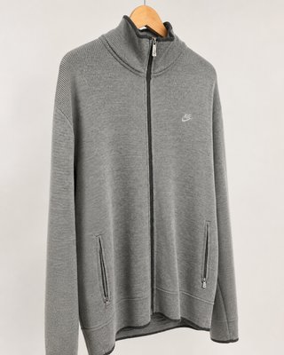 Chaqueta Nike gris de punto con cremallera