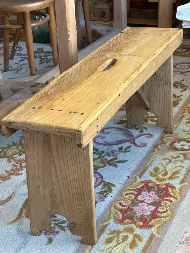 Banqueta antigua de madera