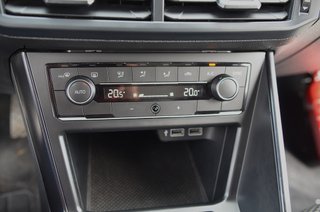 Volkswagen Polo+Navegacion+Clima Bizona+Carplay