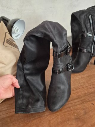 Botas altas Maria Mare negras con hebillas