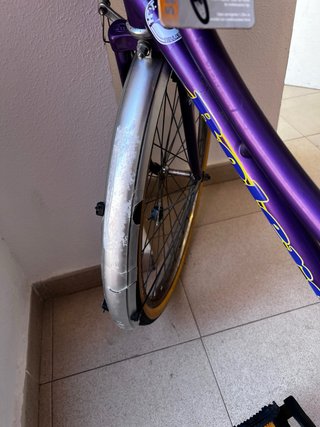 Bicicleta BH Bolero, inflador, cesta y candado