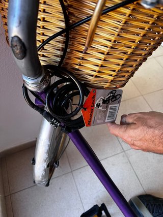 Bicicleta BH Bolero, inflador, cesta y candado