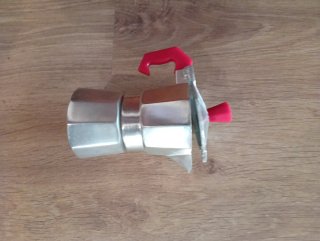 Cafetera italiana clásica pequeña