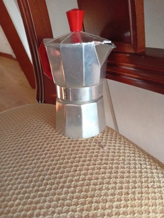 Cafetera italiana clásica pequeña