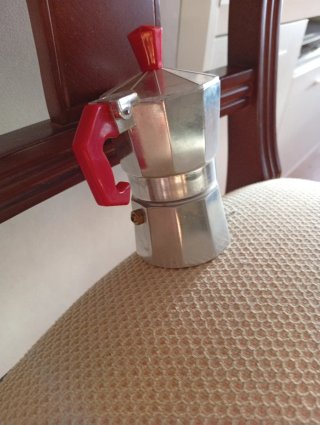 Cafetera italiana clásica pequeña