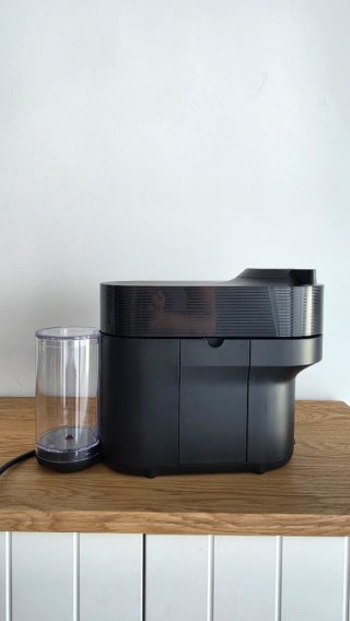 Cafetera Nespresso Vertuo y accesorios