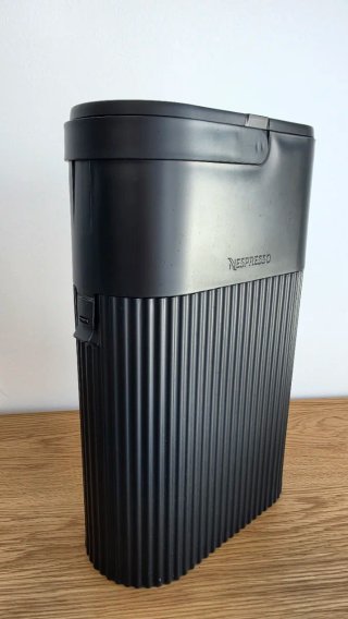 Cafetera Nespresso Vertuo y accesorios