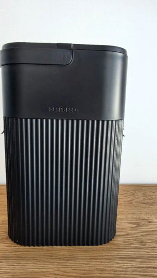 Cafetera Nespresso Vertuo y accesorios