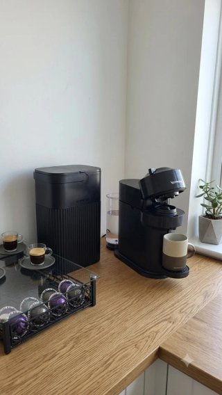 Cafetera Nespresso Vertuo y accesorios