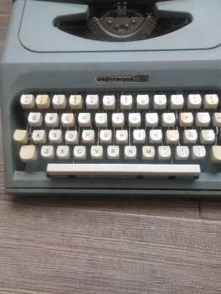 Máquina de escribir Underwood 25