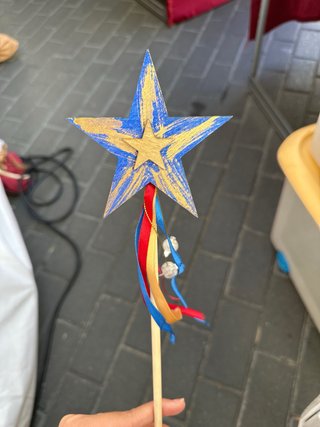 Varitas de madera decoradas