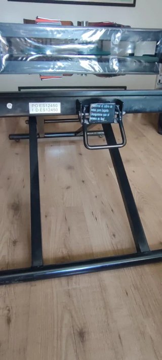 Mesa auxiliar elevable cristal y metal