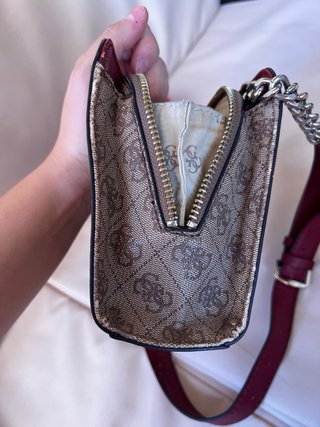 Bolso Guess marrón y rojo