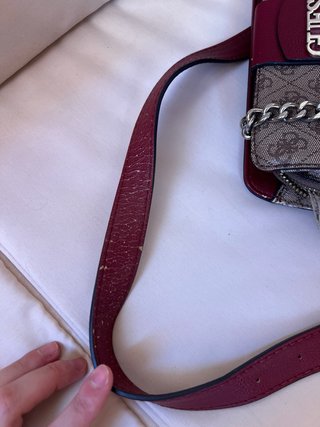 Bolso Guess marrón y rojo
