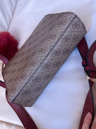 Bolso Guess marrón y rojo