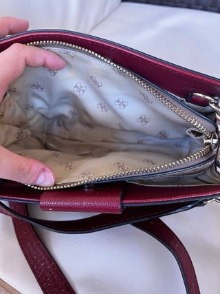 Bolso Guess marrón y rojo