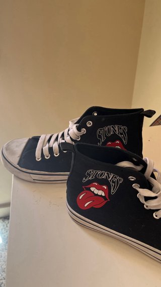 Zapatillas estilo Converse Rolling Stones
