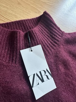 Jersey Zara cuello subido burdeos