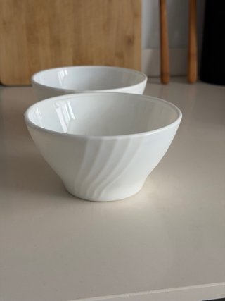 Lote de vajilla, tazas, boles y cuchillos