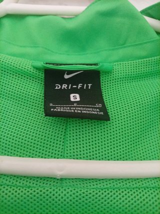 Chaqueta Nike verde sin estrenar