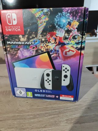 Nintendo Switch OLED Blanca + Mario Kart 8 Deluxe