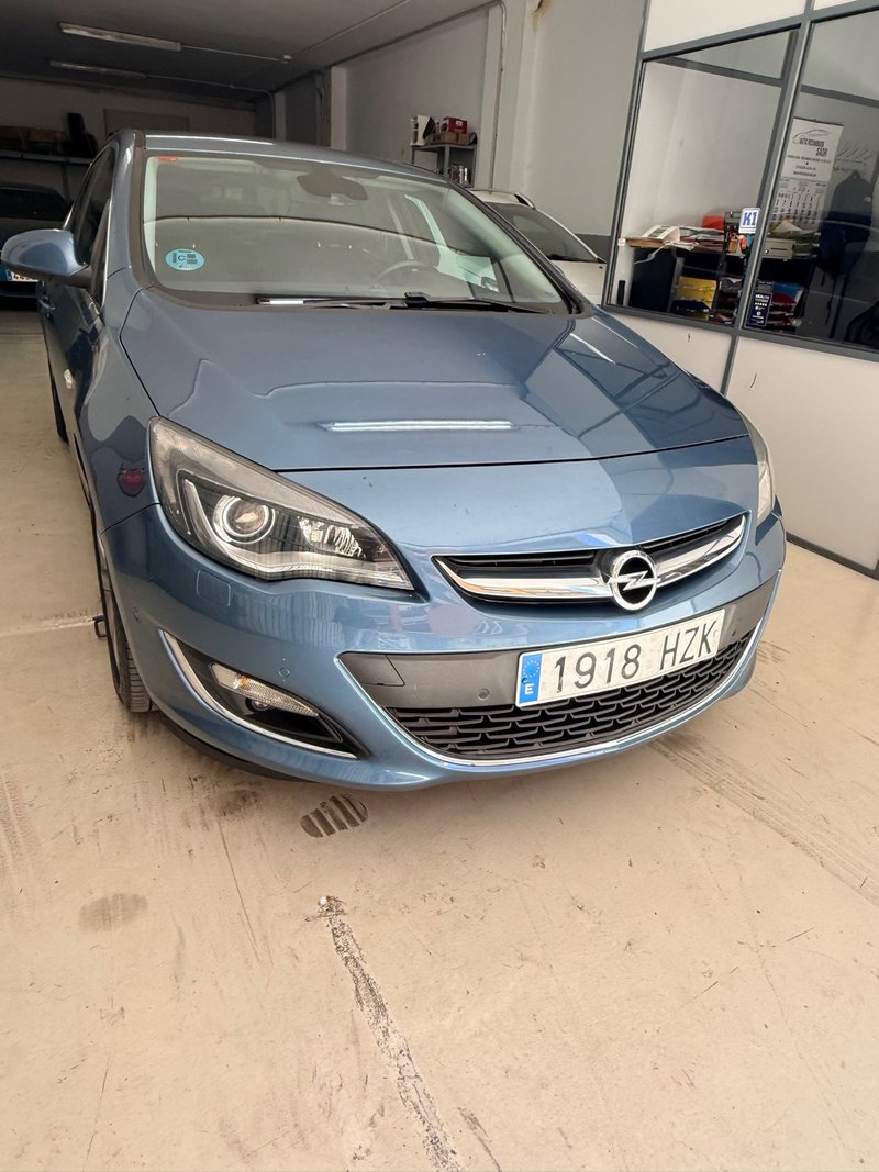 Opel Astra 1.4 T Excellence (2012-) 2014