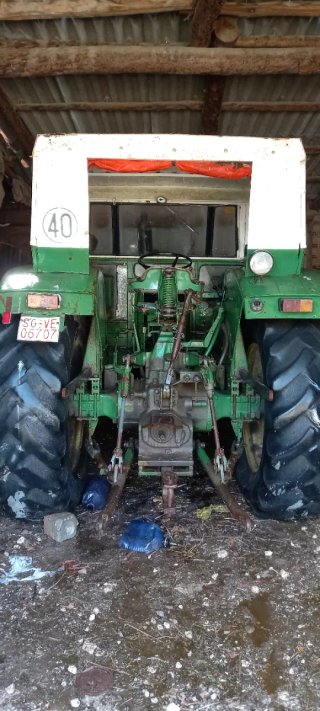 Tractor John Deere 3135 con pala