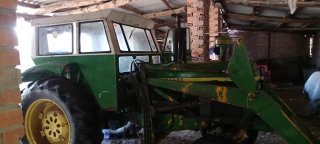 Tractor John Deere 3135 con pala