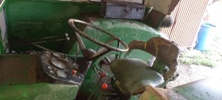 Tractor John Deere 3135 con pala