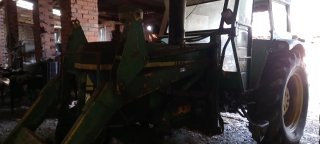Tractor John Deere 3135 con pala