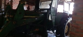 Tractor John Deere 3135 con pala