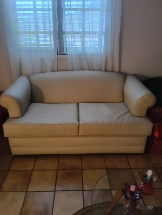 Conjunto de 2 sofás de piel beige