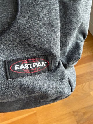 Mochila Eastpak Gris