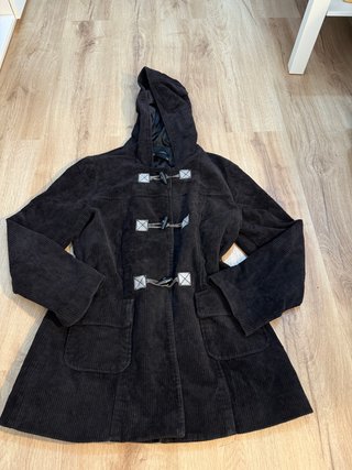 Abrigo negro con capucha estilo trenca de pana - L