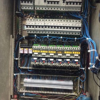Electricista autorizado-reformas y averías,