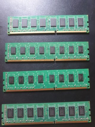 Lote de 4 memorias RAM DDR3 para PC de sobremesa.