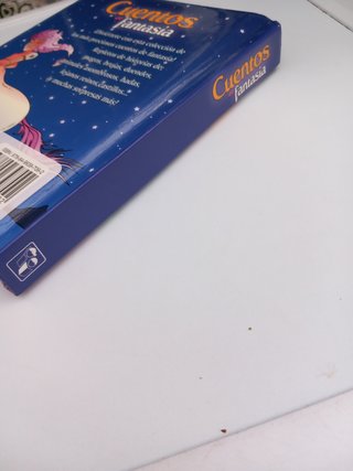 Libro con 8 CUENTOS DE FANTASIA.