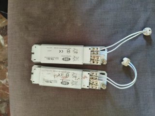 Lámparas de techo plateadas y transparentes
