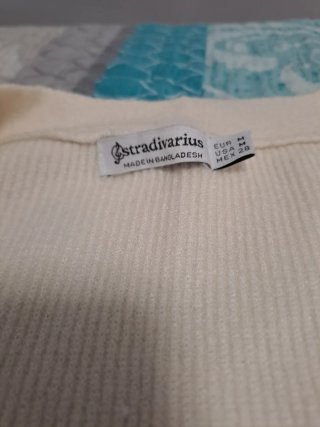 Cárdigan largo beige talla única. Con bolsillos .