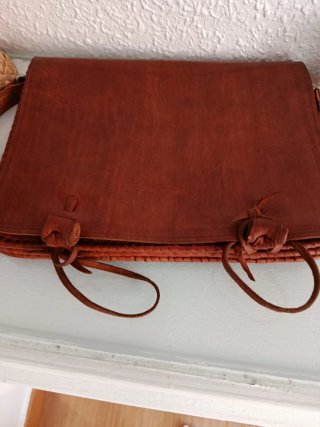 Bolso de cuero artesanal