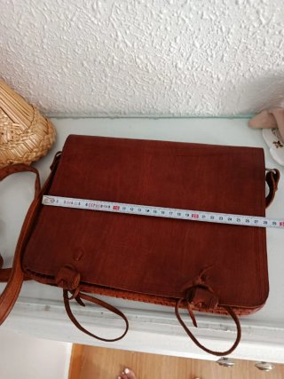 Bolso de cuero artesanal