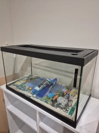 Acuario 55L con mueble y accesorios